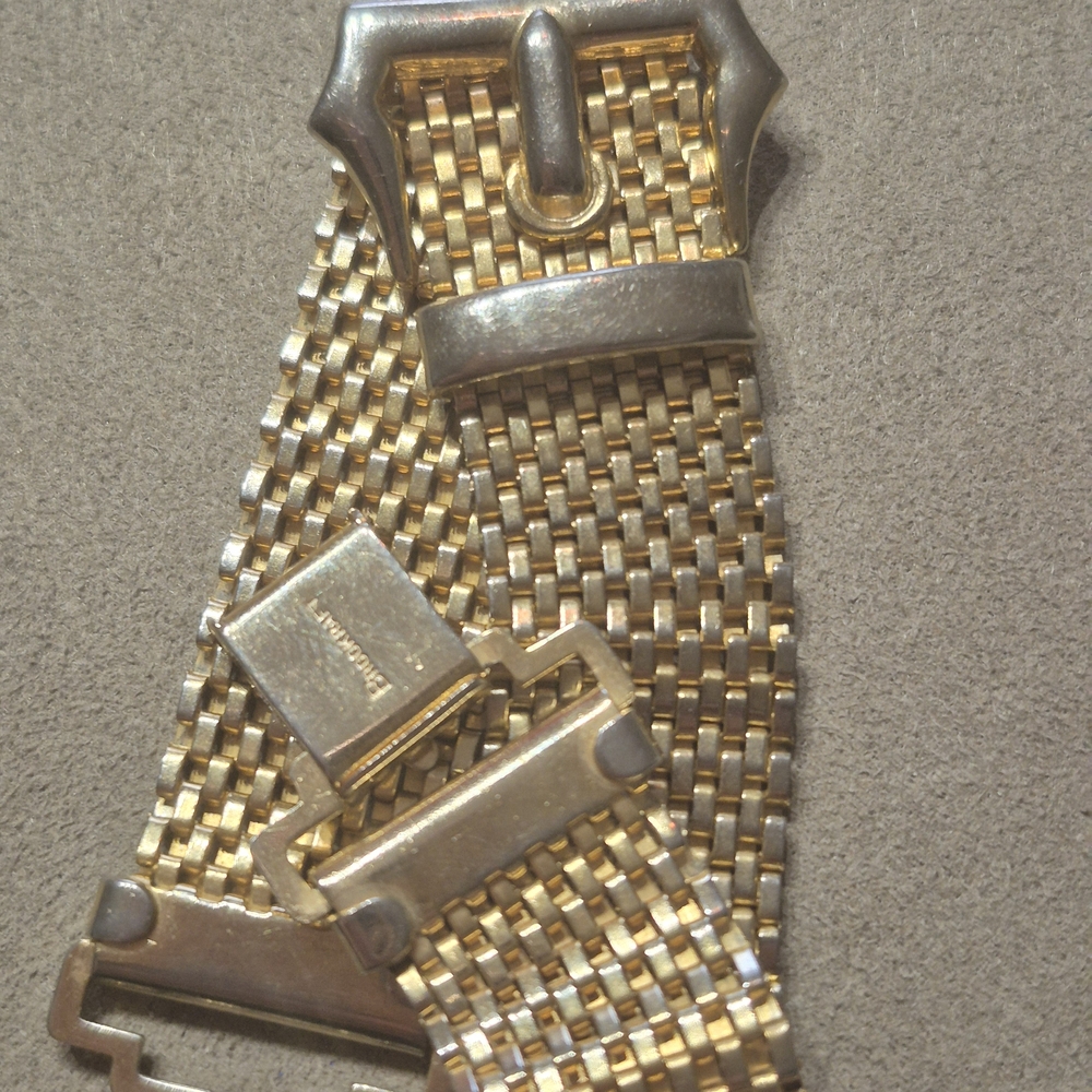 Vintage Brookraft Bracelet in gold Color mesh with a buckle-type clasp.